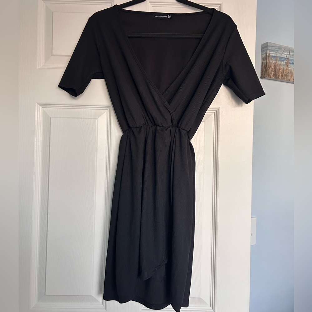 PrettyLittleThing Black V‑Neck Wrap Midi Dress